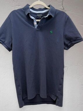 Vintage Y2K Abercrombie & Fitch Men’s Navy Polo with Green Embroidered Logo